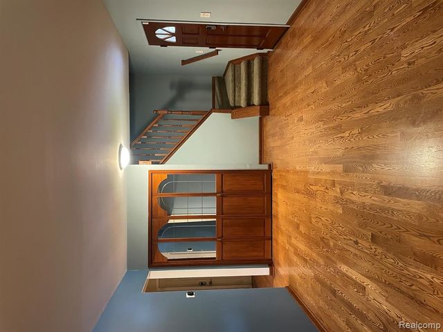 186 Randall Drive, Troy, MI 48085