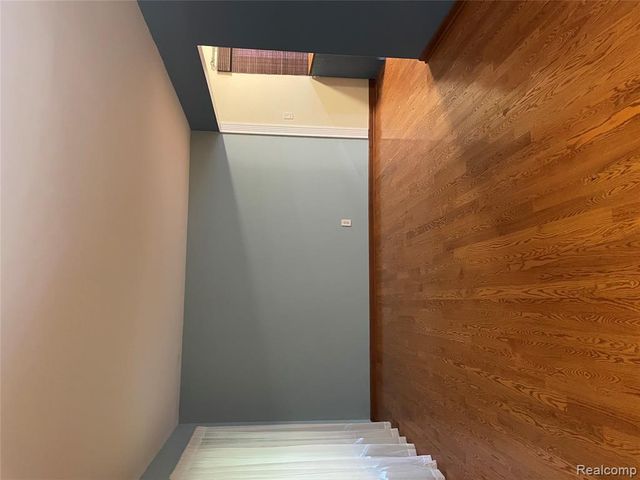 186 Randall Drive, Troy, MI 48085