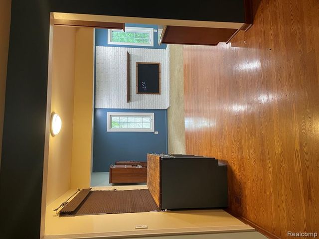 186 Randall Drive, Troy, MI 48085