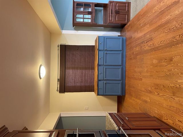 186 Randall Drive, Troy, MI 48085