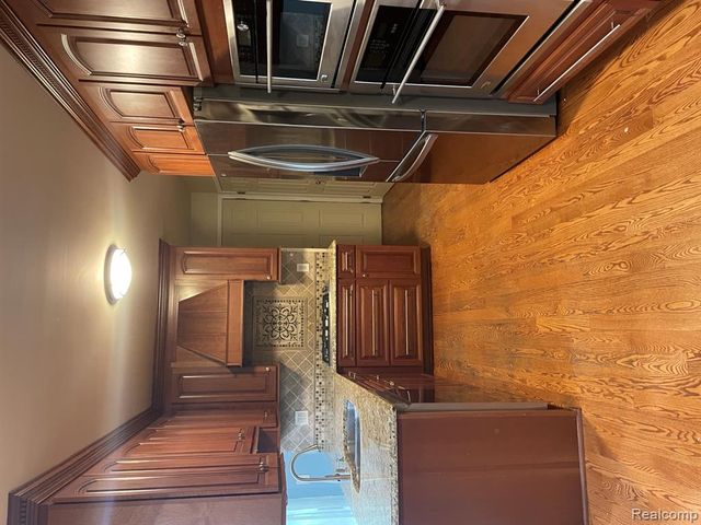 186 Randall Drive, Troy, MI 48085