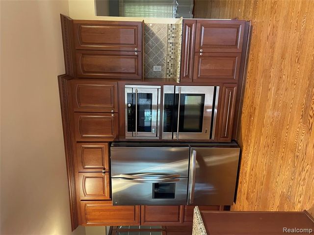 186 Randall Drive, Troy, MI 48085