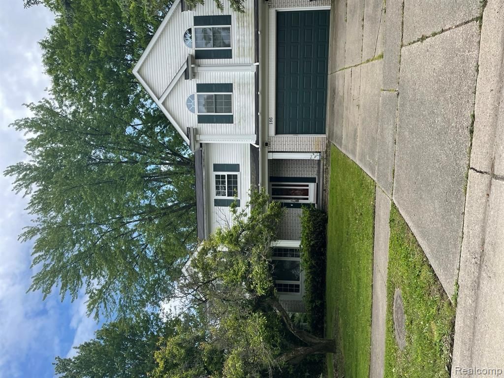 186 Randall Drive, Troy, MI 48085