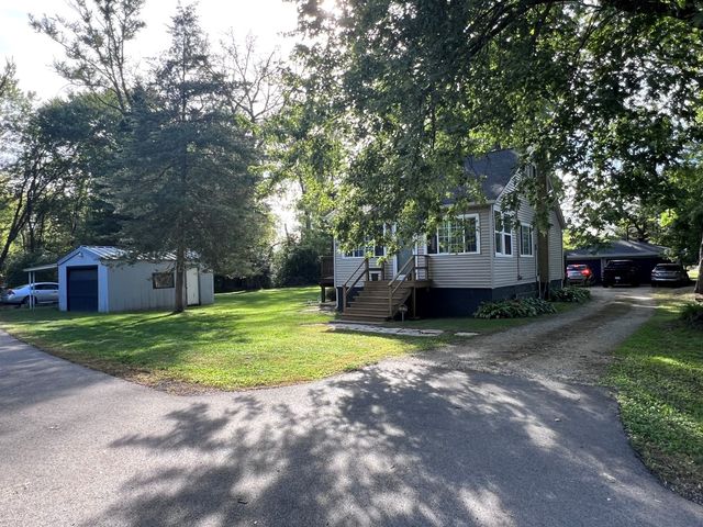 1701 W Low Avenue, Mchenry, IL 60050