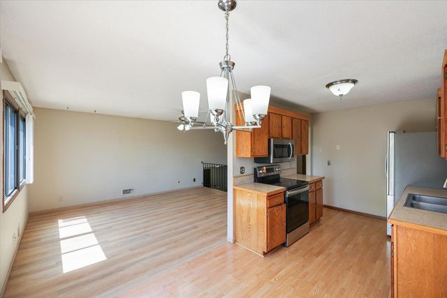 7916 Hallmark Way, Apple Valley, MN 55124