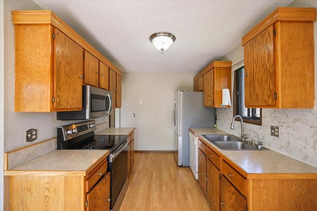 7916 Hallmark Way, Apple Valley, MN 55124