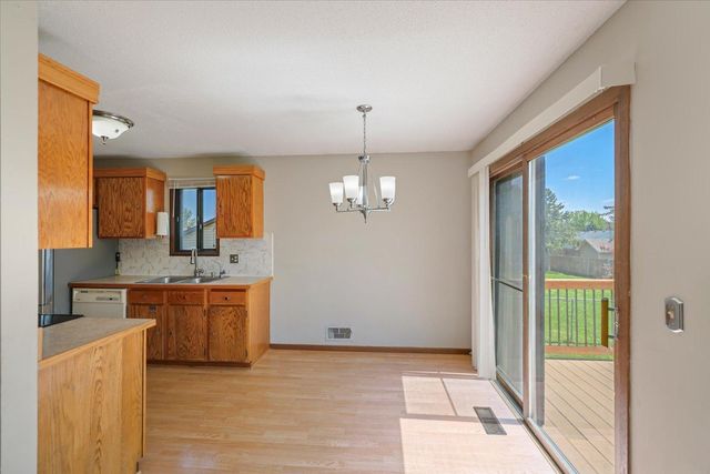 7916 Hallmark Way, Apple Valley, MN 55124