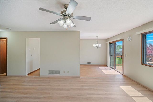 7916 Hallmark Way, Apple Valley, MN 55124