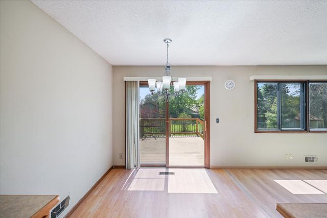 7916 Hallmark Way, Apple Valley, MN 55124