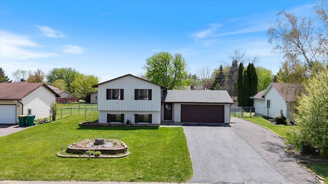7916 Hallmark Way, Apple Valley, MN 55124