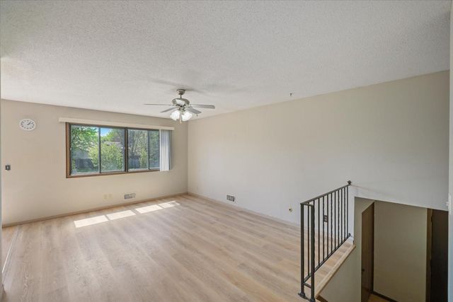 7916 Hallmark Way, Apple Valley, MN 55124