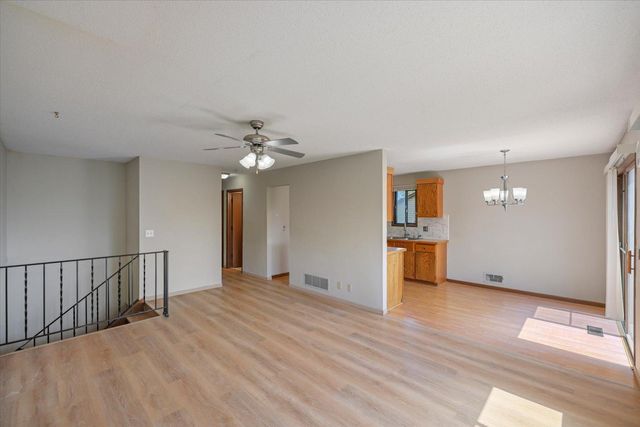 7916 Hallmark Way, Apple Valley, MN 55124