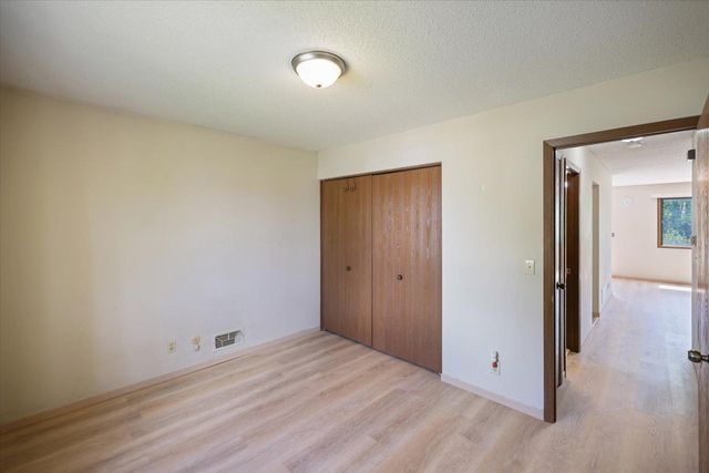 7916 Hallmark Way, Apple Valley, MN 55124