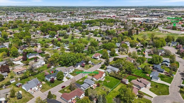 7916 Hallmark Way, Apple Valley, MN 55124