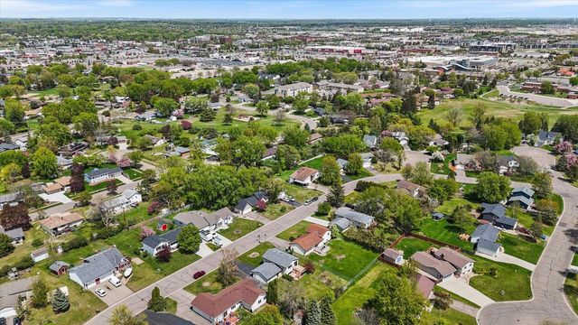 7916 Hallmark Way, Apple Valley, MN 55124