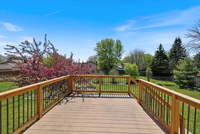 7916 Hallmark Way, Apple Valley, MN 55124