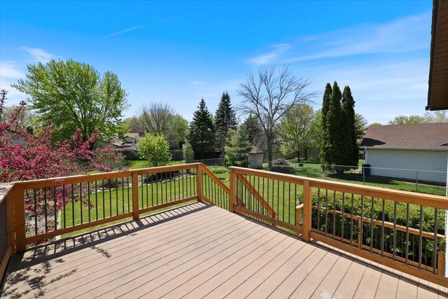 7916 Hallmark Way, Apple Valley, MN 55124