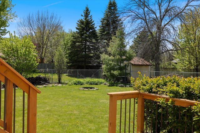 7916 Hallmark Way, Apple Valley, MN 55124