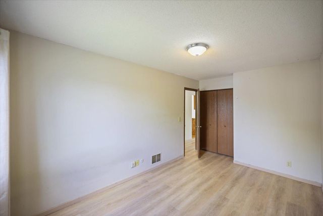 7916 Hallmark Way, Apple Valley, MN 55124