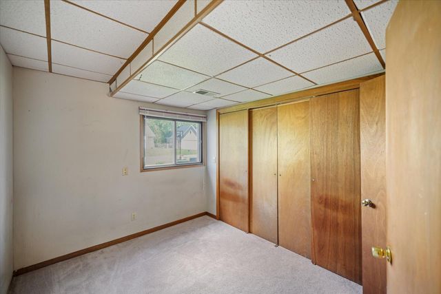 7916 Hallmark Way, Apple Valley, MN 55124