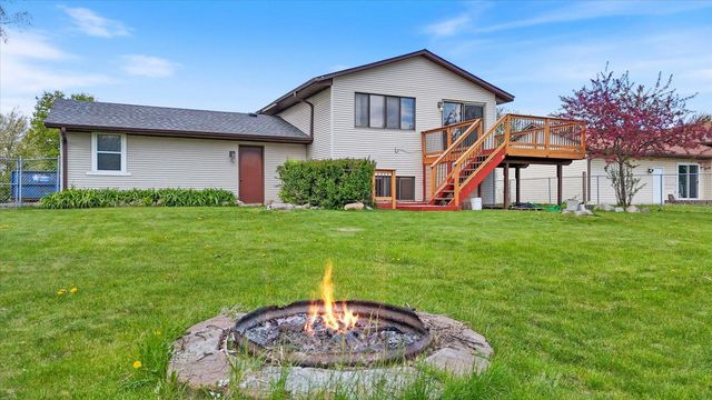 7916 Hallmark Way, Apple Valley, MN 55124