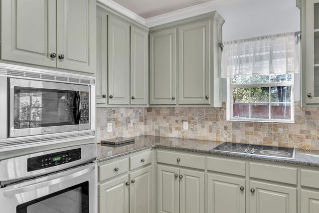 105 Willow Brook Dr, White Oak, TX 75693