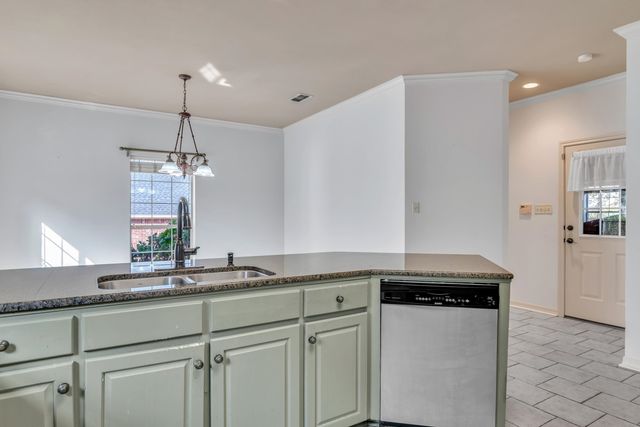 105 Willow Brook Dr, White Oak, TX 75693