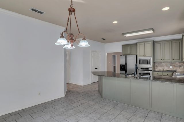 105 Willow Brook Dr, White Oak, TX 75693