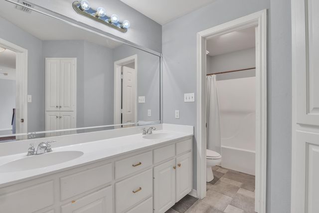 105 Willow Brook Dr, White Oak, TX 75693