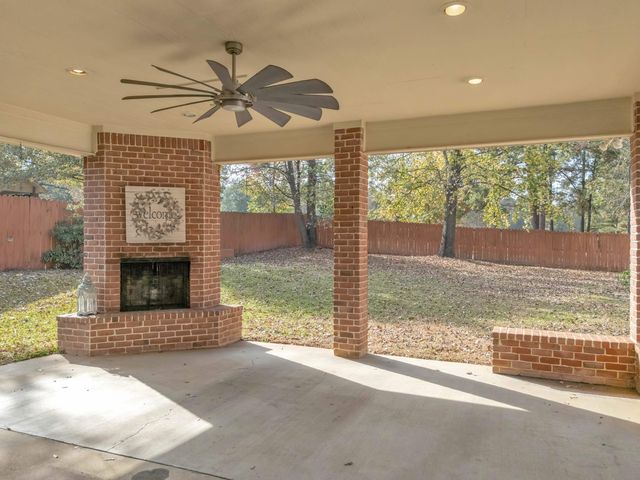 105 Willow Brook Dr, White Oak, TX 75693