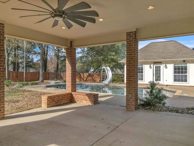 105 Willow Brook Dr, White Oak, TX 75693