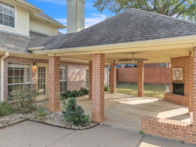 105 Willow Brook Dr, White Oak, TX 75693