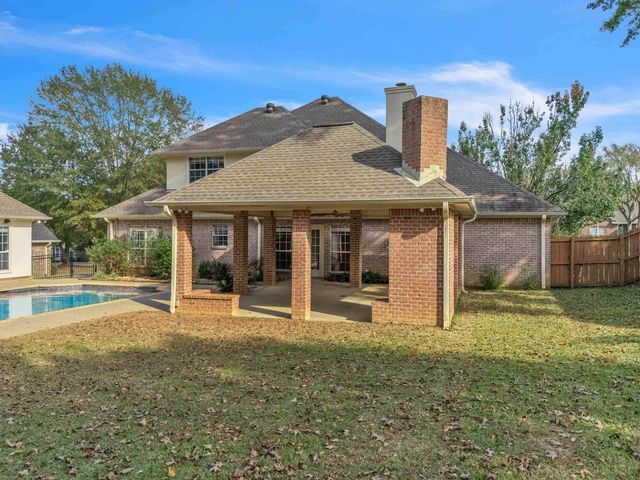 105 Willow Brook Dr, White Oak, TX 75693