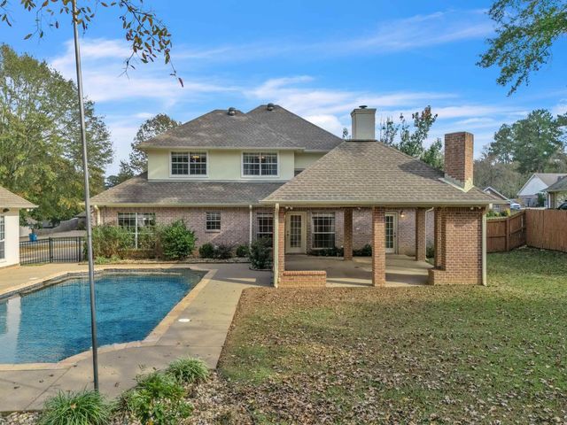 105 Willow Brook Dr, White Oak, TX 75693