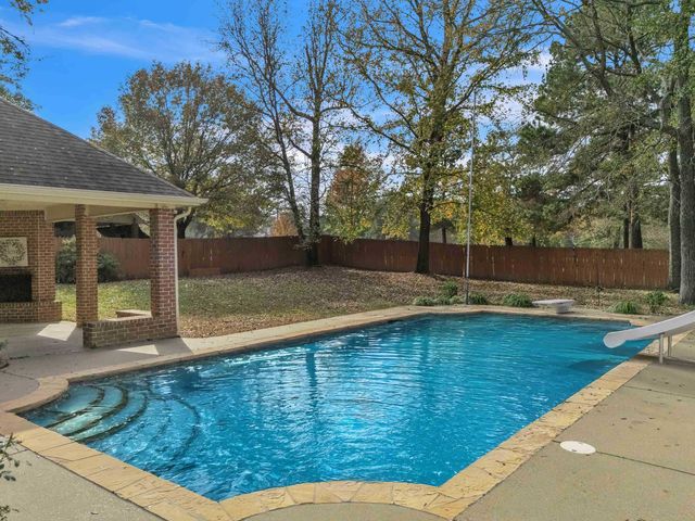 105 Willow Brook Dr, White Oak, TX 75693