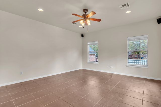 105 Willow Brook Dr, White Oak, TX 75693