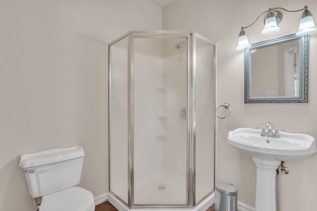 105 Willow Brook Dr, White Oak, TX 75693