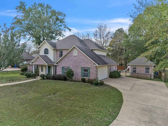 105 Willow Brook Dr, White Oak, TX 75693