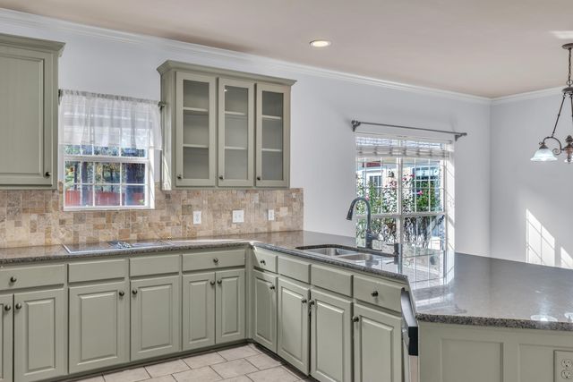 105 Willow Brook Dr, White Oak, TX 75693