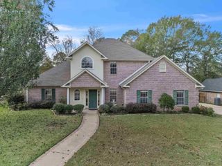 105 Willow Brook Dr, White Oak, TX 75693