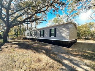 223 Claudia Ln, Midway, GA 31320