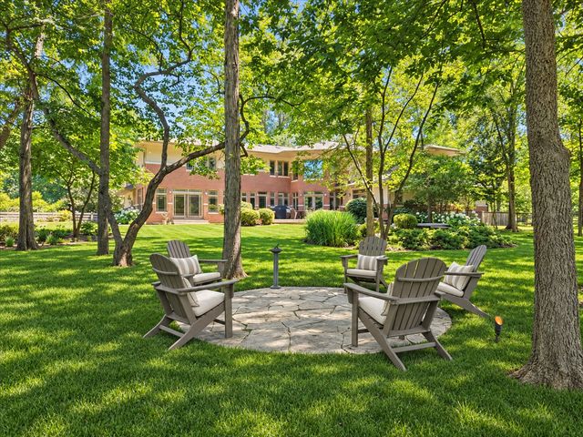 200 Glenwood Road, Lake Forest, IL 60045