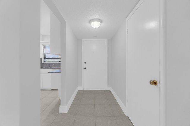 200 W Jacaranda Country Club Drive 3c, Plantation, FL 33324