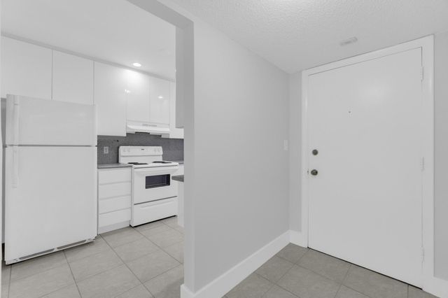 200 W Jacaranda Country Club Drive 3c, Plantation, FL 33324