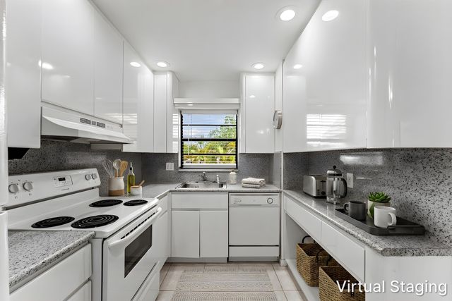 200 W Jacaranda Country Club Drive 3c, Plantation, FL 33324
