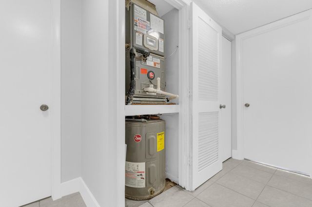 200 W Jacaranda Country Club Drive 3c, Plantation, FL 33324