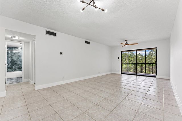200 W Jacaranda Country Club Drive 3c, Plantation, FL 33324