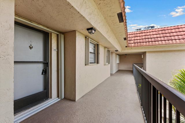 200 W Jacaranda Country Club Drive 3c, Plantation, FL 33324