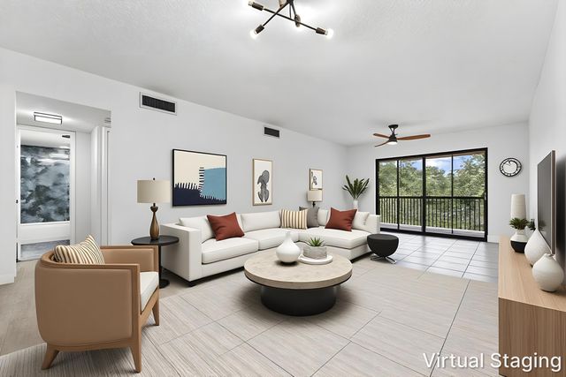 200 W Jacaranda Country Club Drive 3c, Plantation, FL 33324