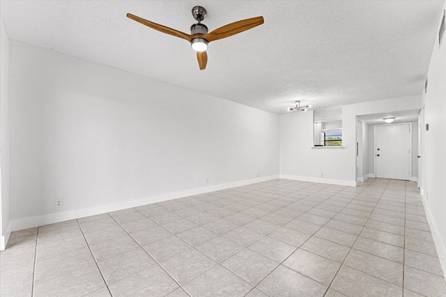 200 W Jacaranda Country Club Drive 3c, Plantation, FL 33324